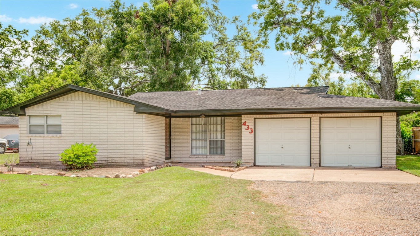 433 Southern Oaks Drive Lake Jackson TX 77566