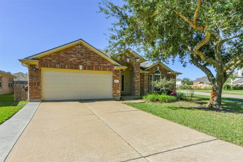 2102 Forest Bank Lane Pearland TX 77581