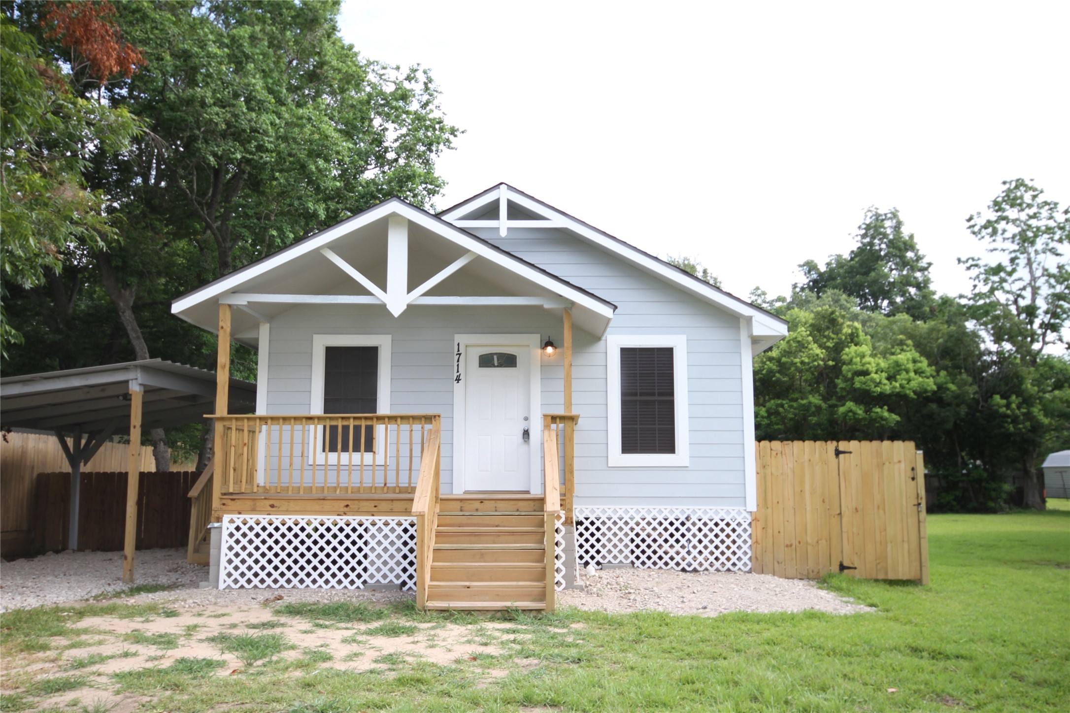 1714 W Lang Street Alvin TX 77511