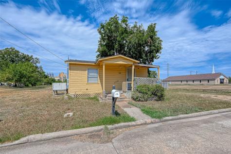 803 Mattie Street Wharton TX 77488