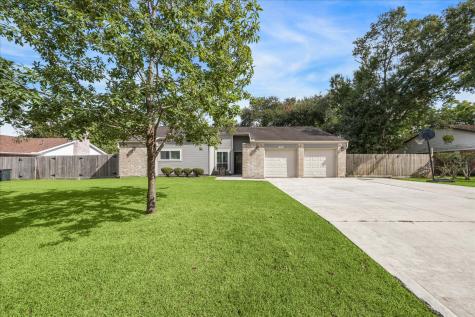 407 Colonial Drive Friendswood TX 77546