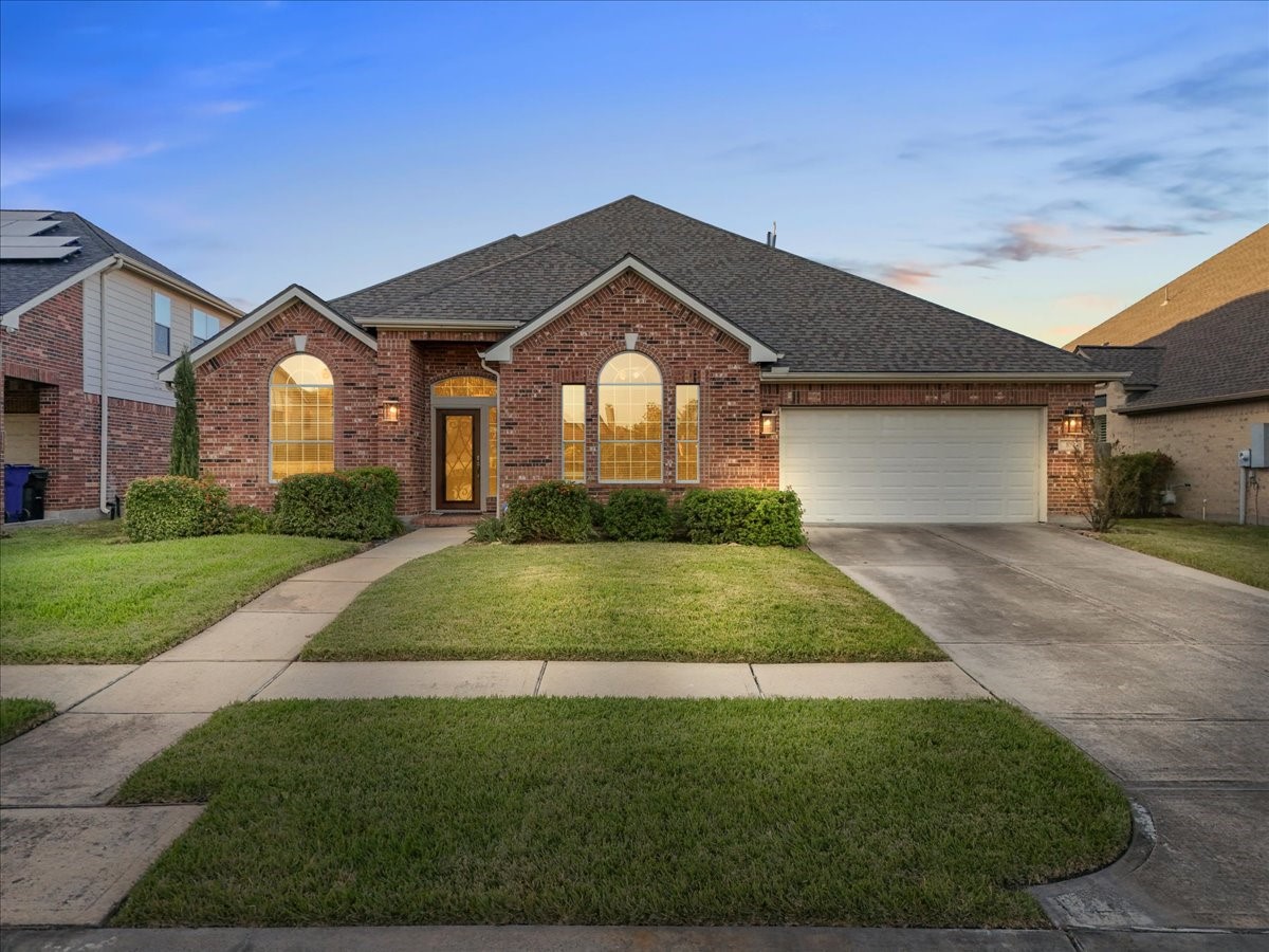 109 Hawke Bay Lane Friendswood TX 77546