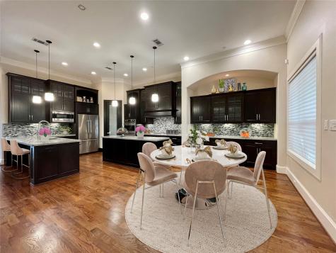4657 Spruce Street Bellaire TX 77401