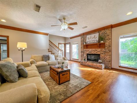 906 Knights Court Friendswood TX 77546