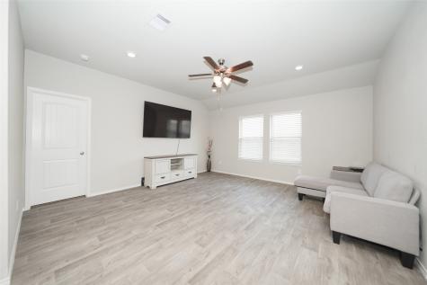 2407 Divot Lane Navasota TX 77868