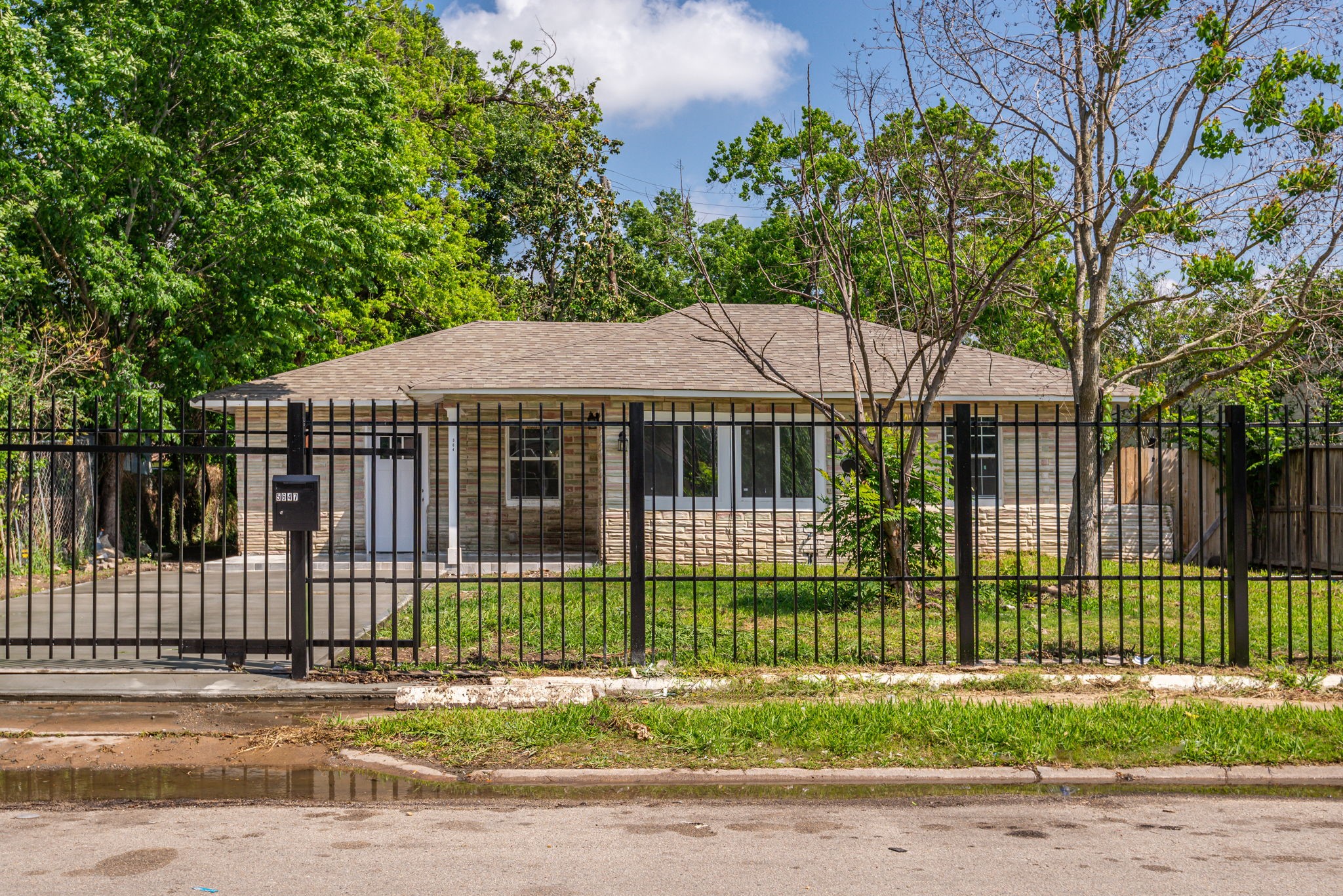 5647 Belarbor Street Houston TX 77033