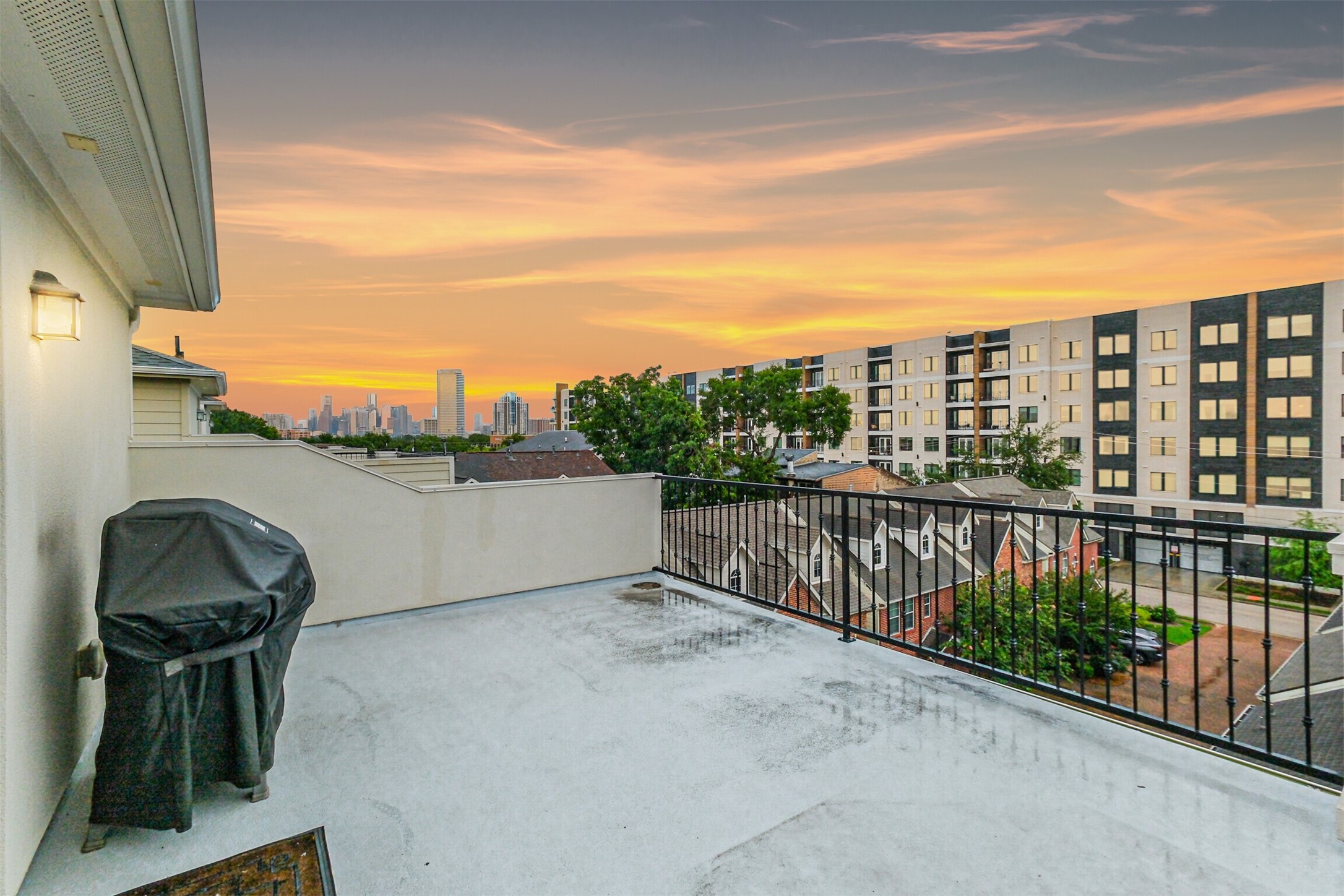 114 Reinerman Street Houston TX 77007
