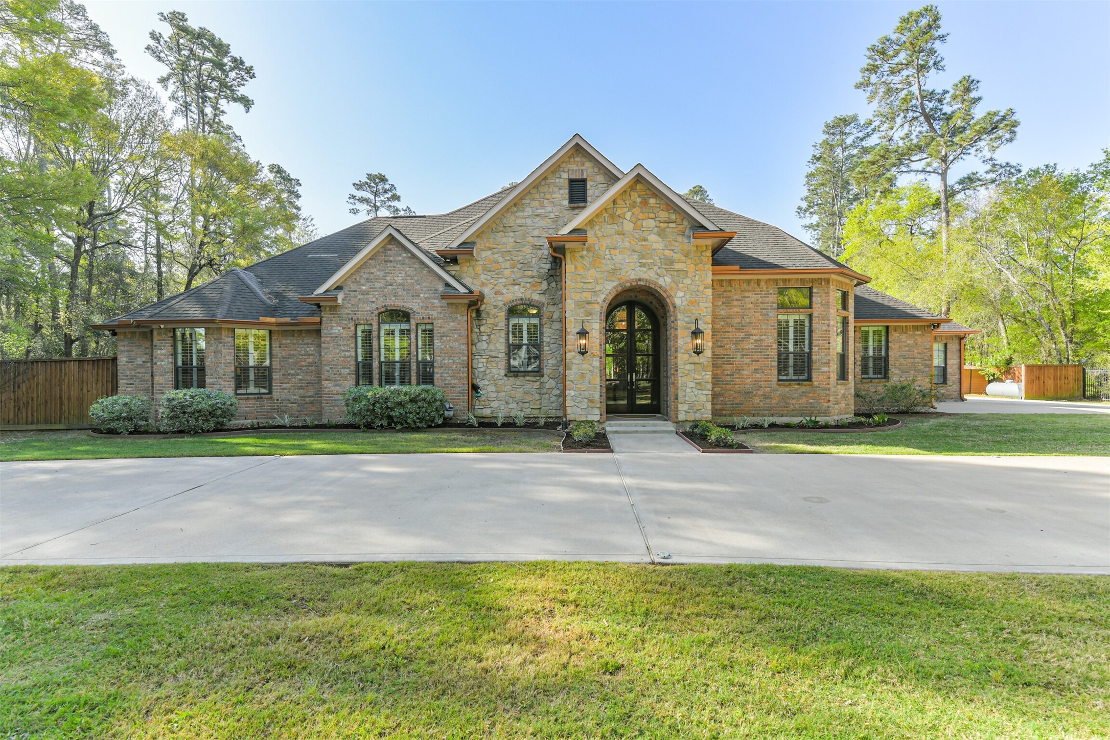5 Hollow Glen Lane Tomball TX 77375
