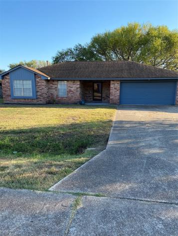 2502 Foxglove Street Highlands TX 77562