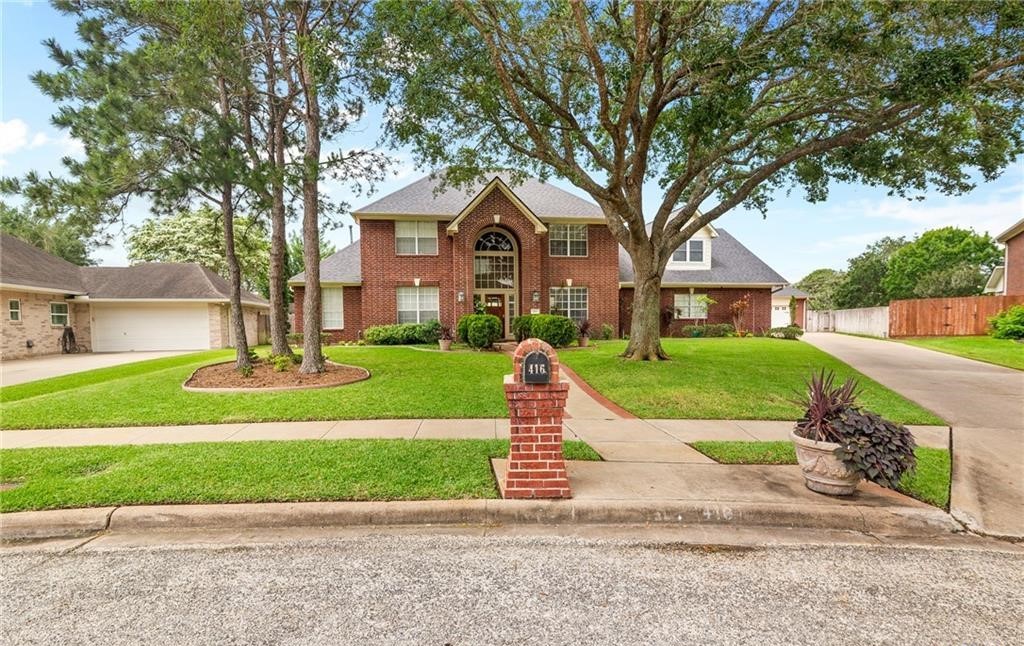 416 Edgewater Victoria TX 77904