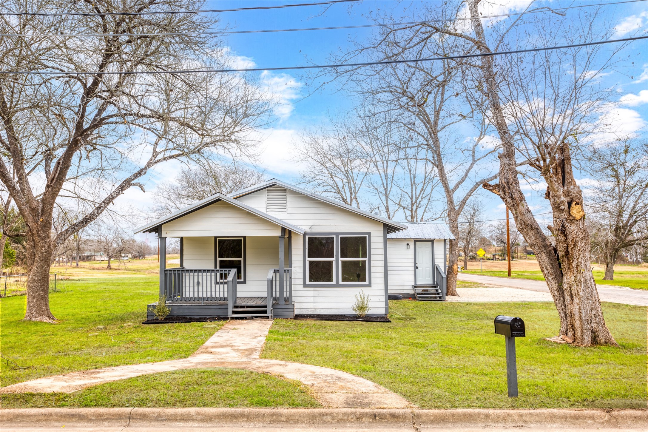 335 E Newton Street Luling TX 78648
