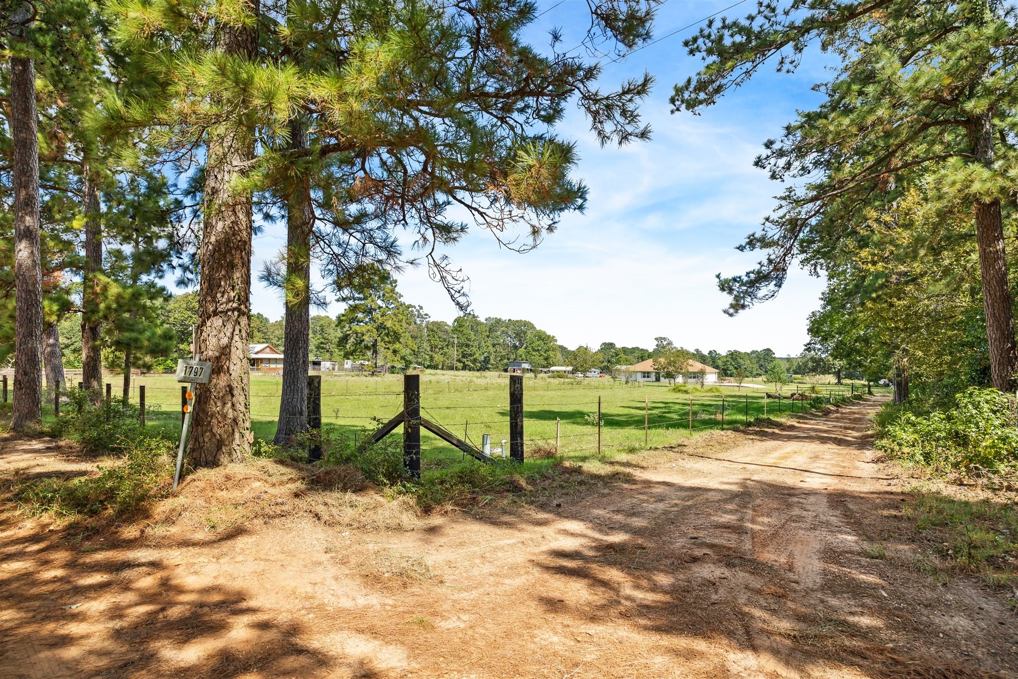 1797 Lilley Yeager Loop S Cleveland TX 77328