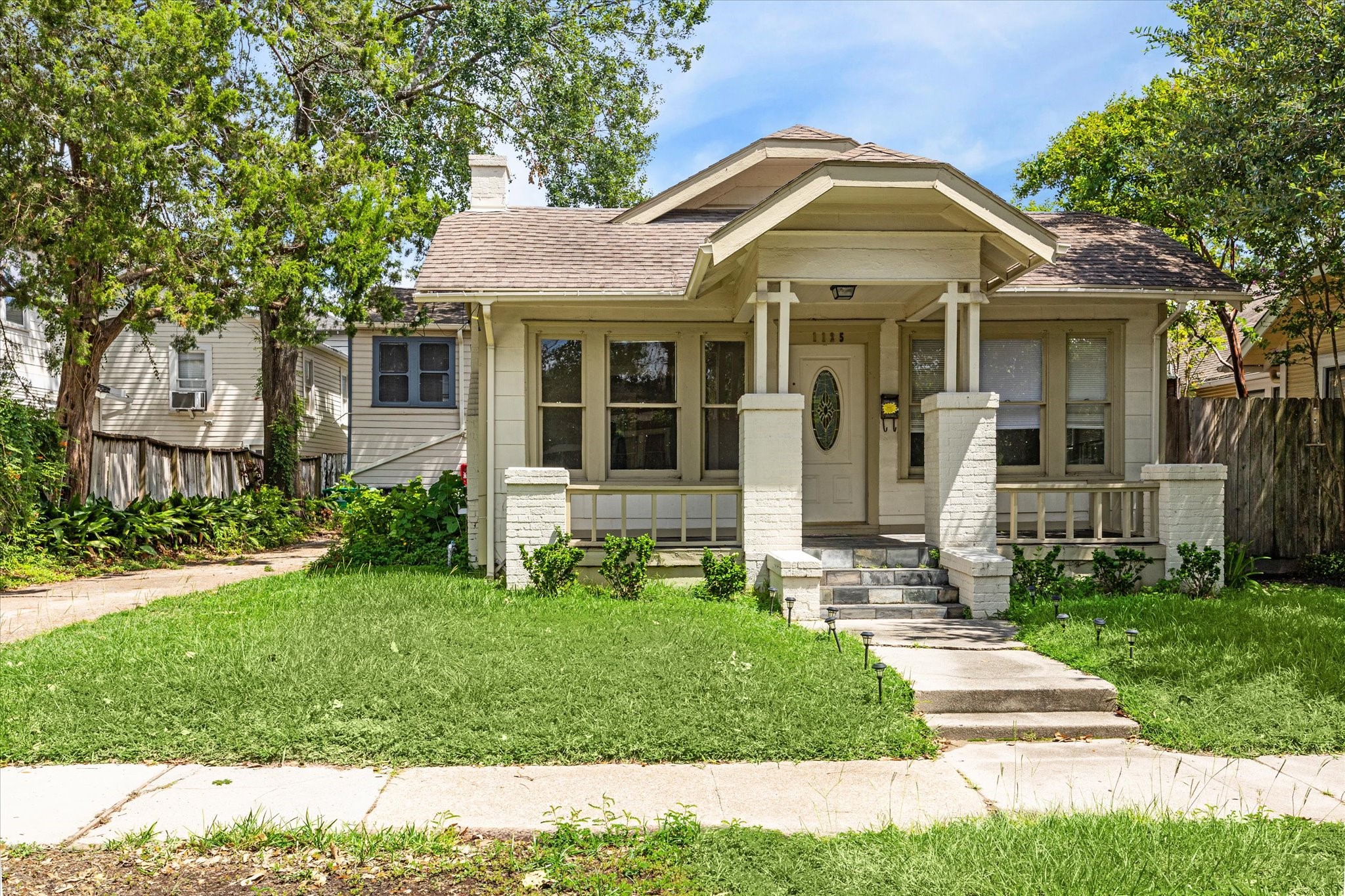1125 Euclid Street Houston TX 77009
