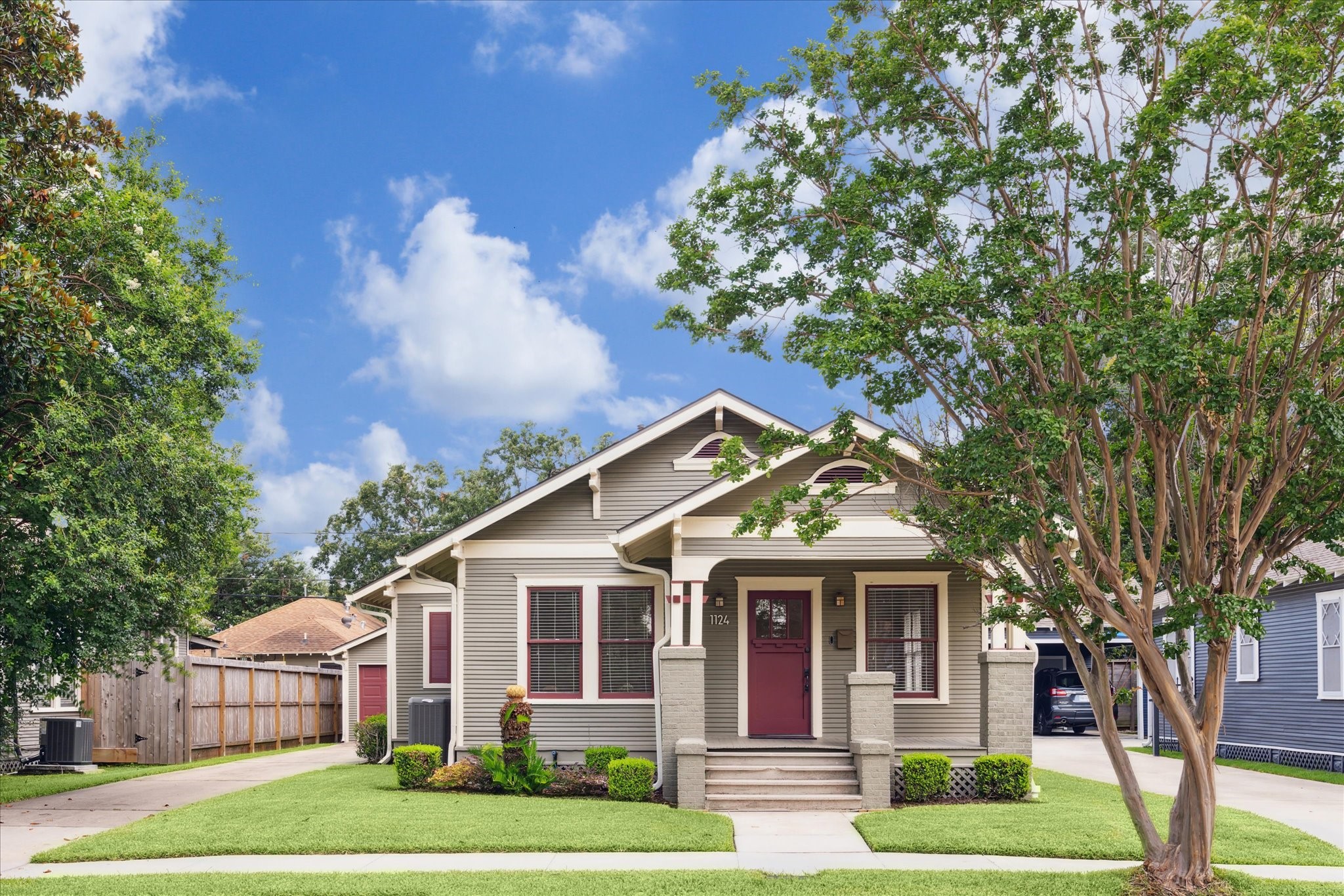 1124 W Temple Street Houston TX 77009