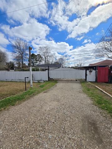 908 County Road 340 Cleveland TX 77327