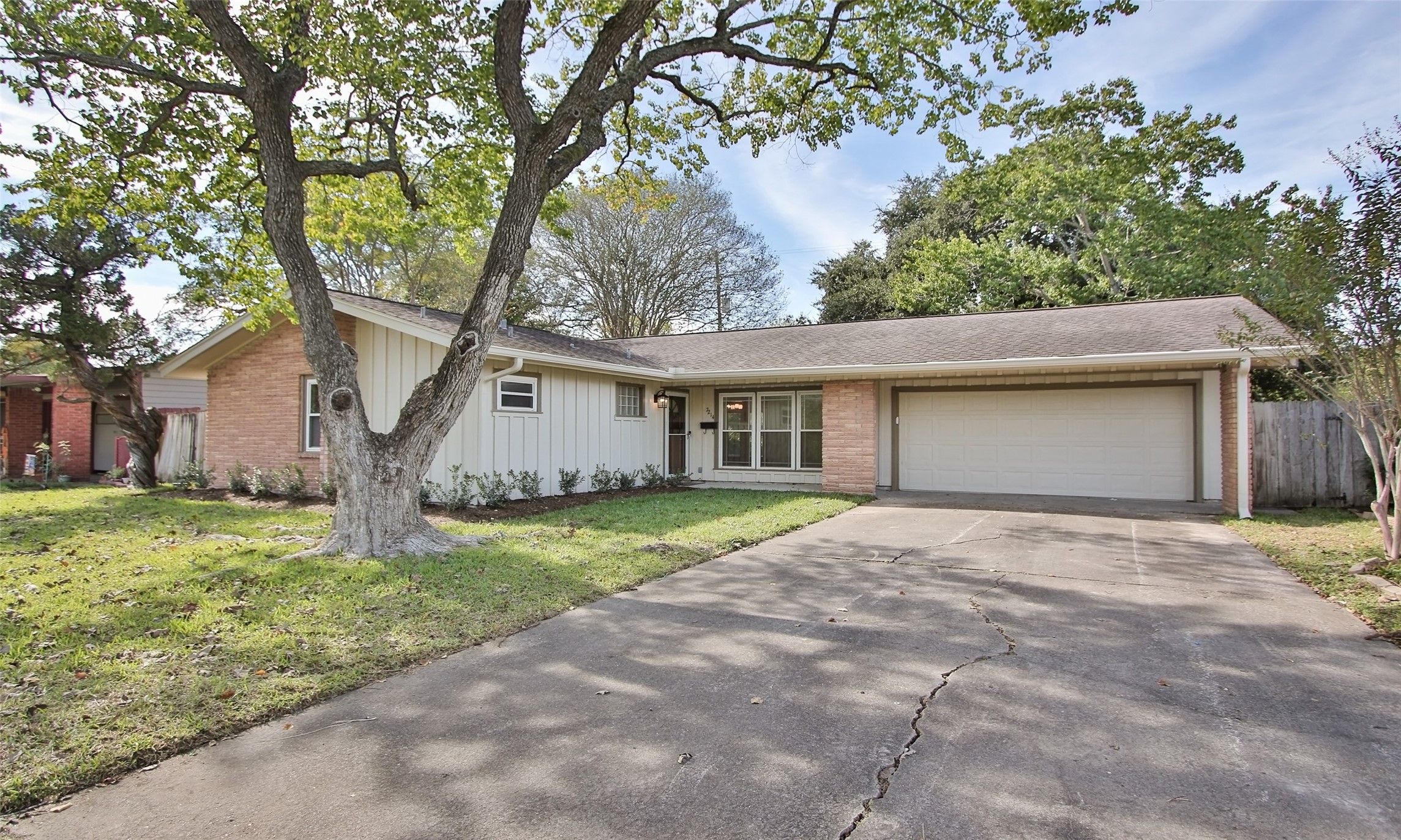 7214 Bintliff Drive Houston TX 77074