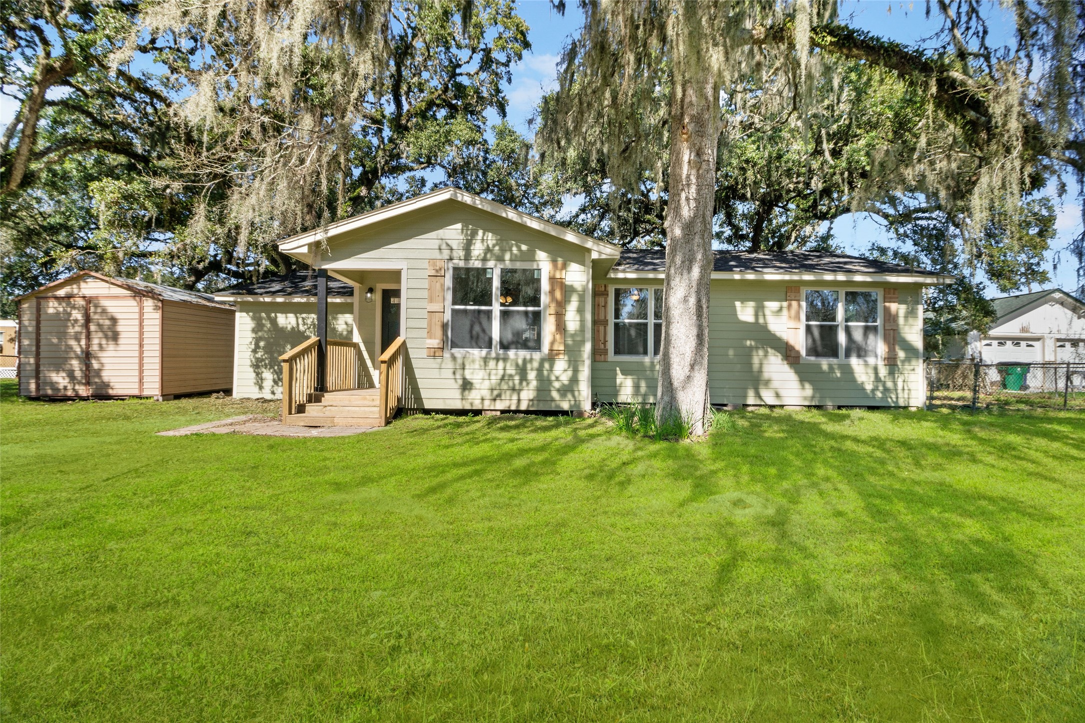 541 E New York Street Brazoria TX 77422