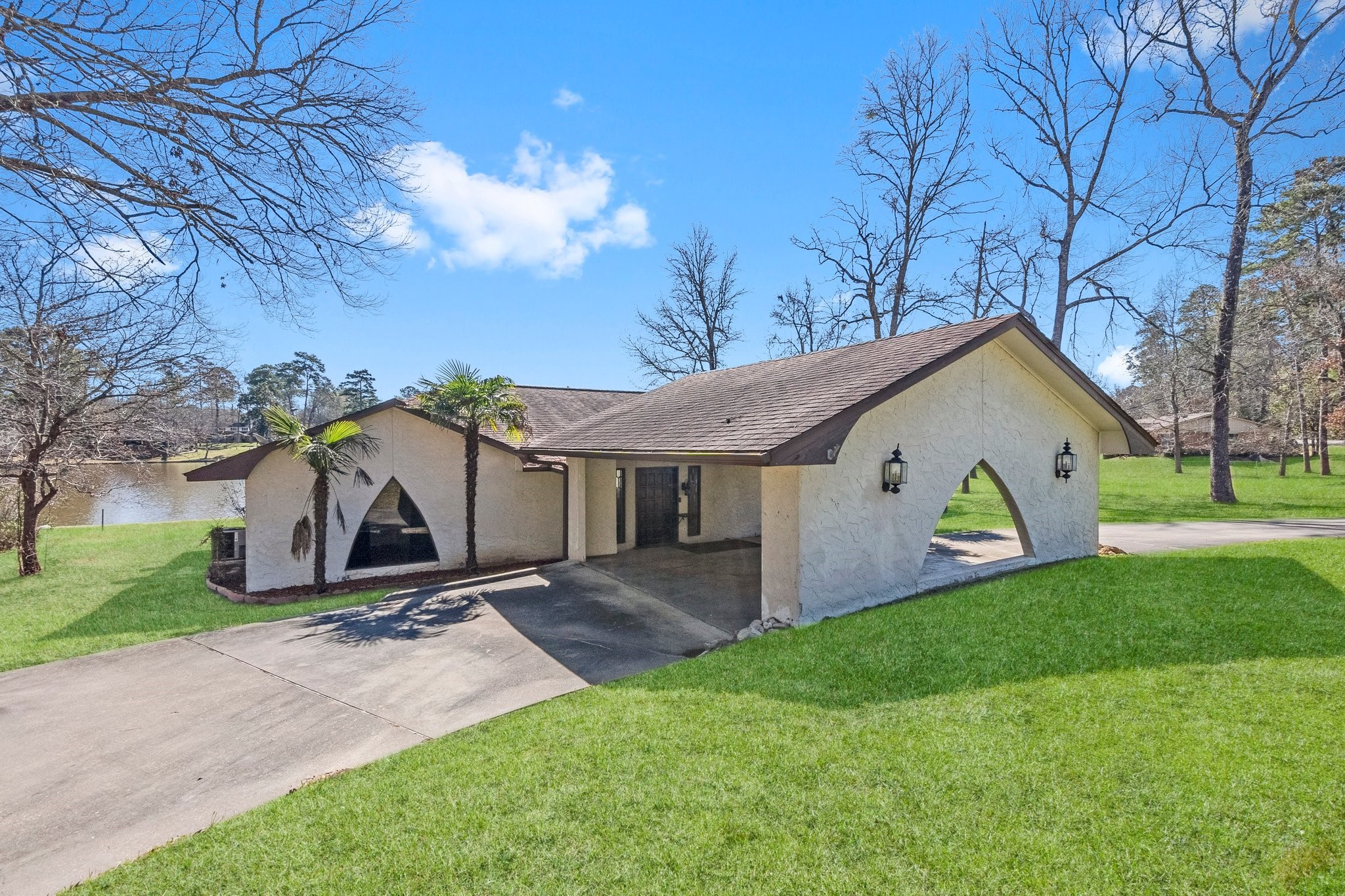 358 W Lake Drive Livingston TX 77351