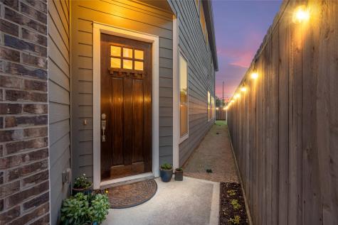 1638 Bonnie Brae Street Houston TX 77006