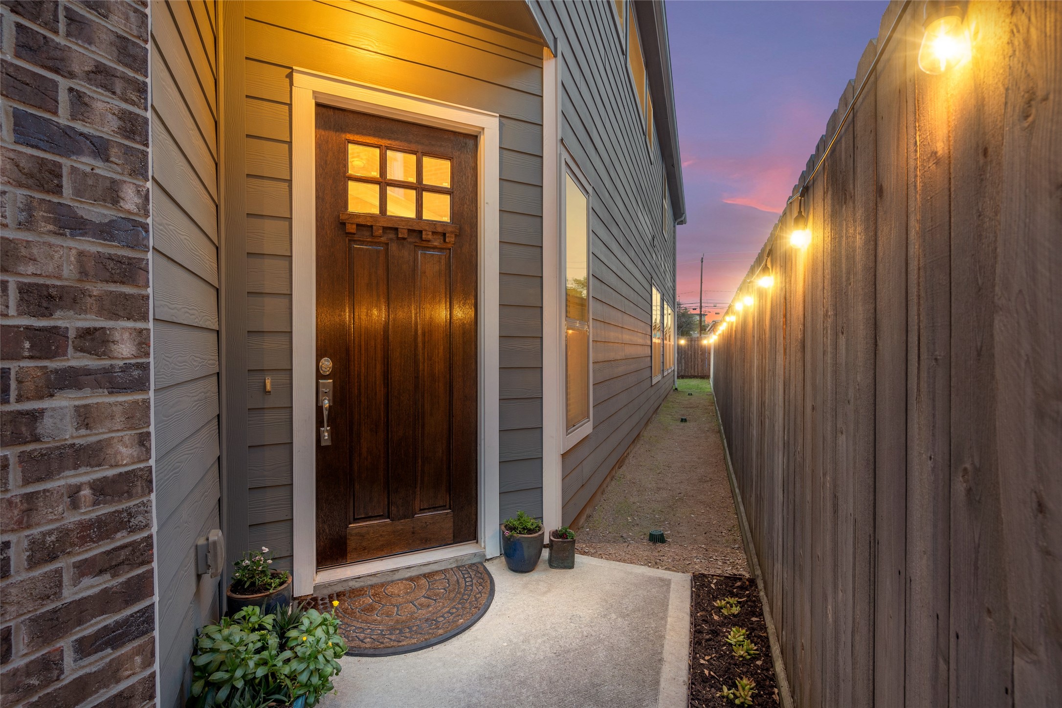 1638 Bonnie Brae Street Houston TX 77006