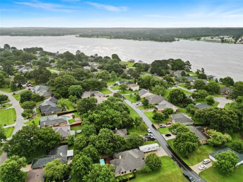 9711 Twin Shores Drive Willis TX 77318