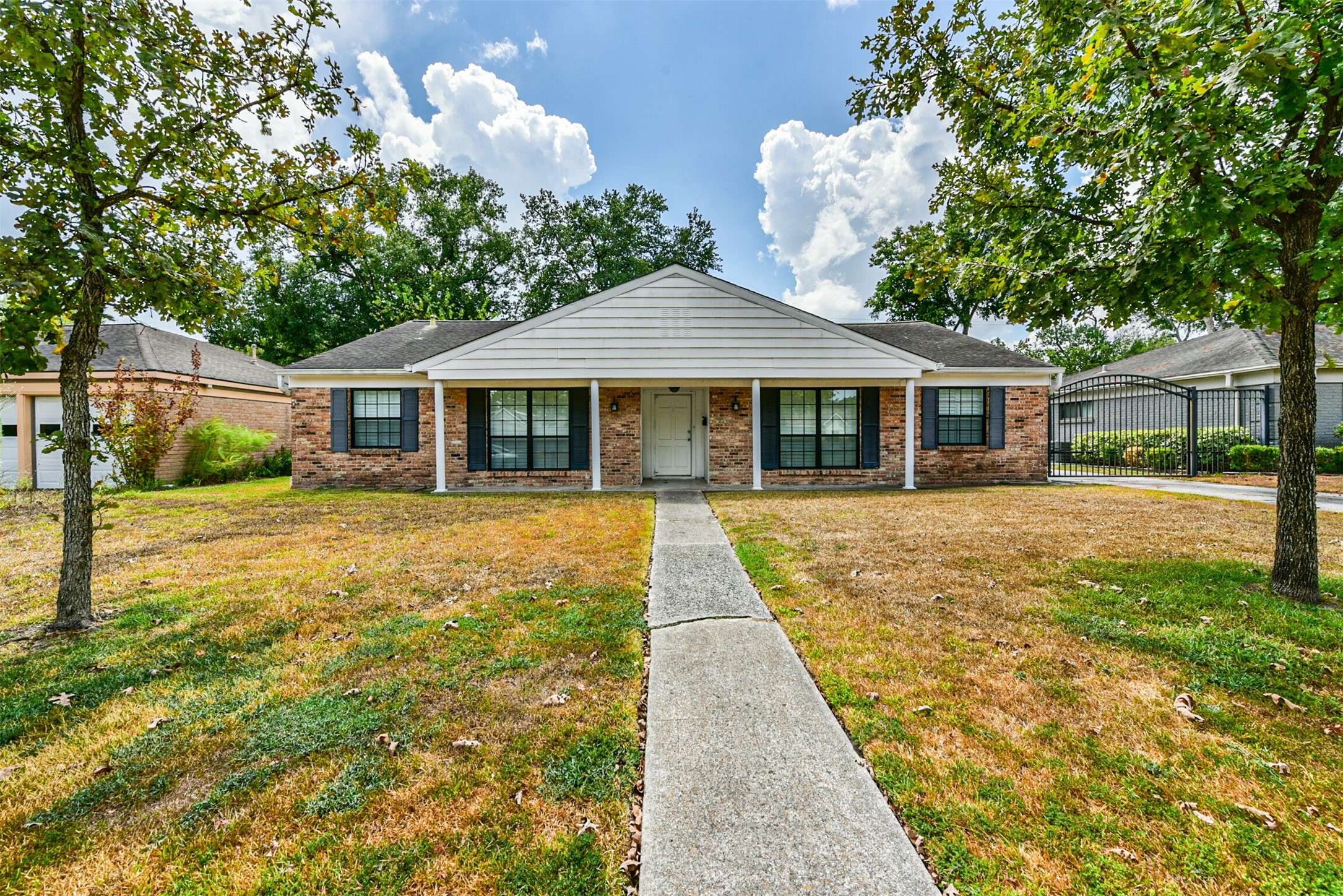 5723 Hummingbird Street Houston TX 77096