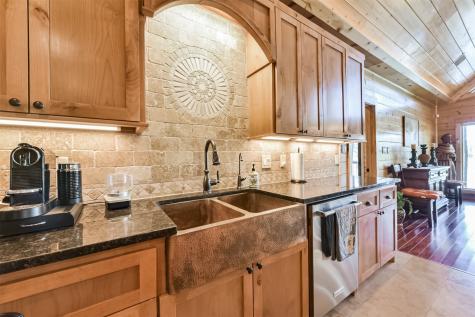 83 Maid Marian Cleveland TX 77327