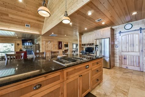 83 Maid Marian Cleveland TX 77327