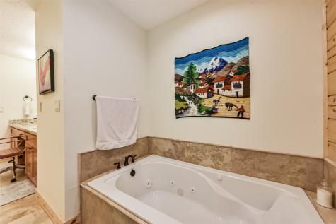 83 Maid Marian Cleveland TX 77327