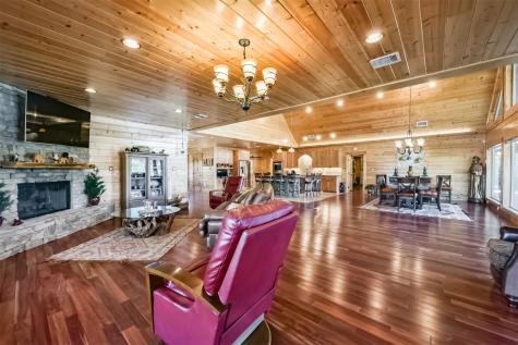 83 Maid Marian Cleveland TX 77327