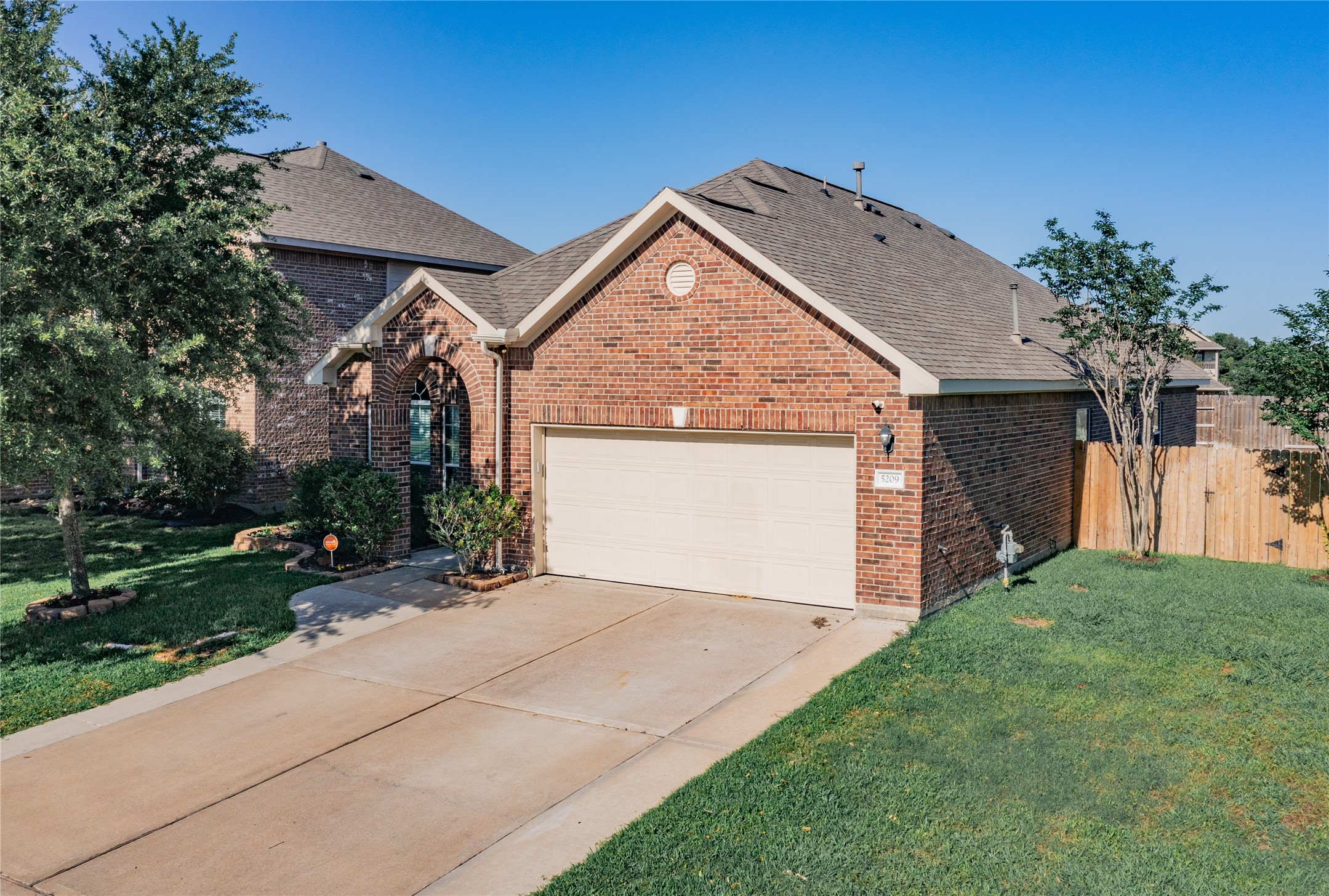 5209 Green Heath Lane Rosharon TX 77583