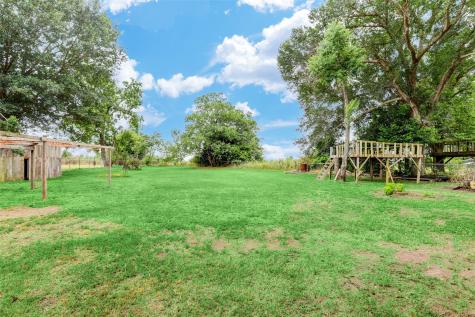 822 N Meyer Street Sealy TX 77474