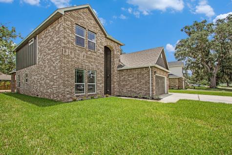 2239 Lakewood Drive West Columbia TX 77486