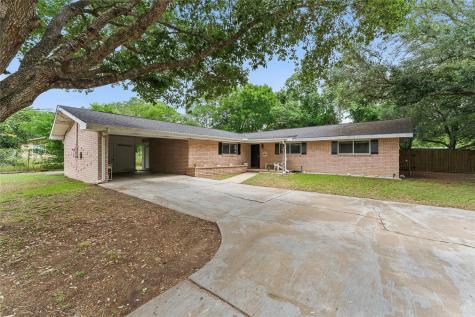 206 Live Oak Street Gonzales TX 78629