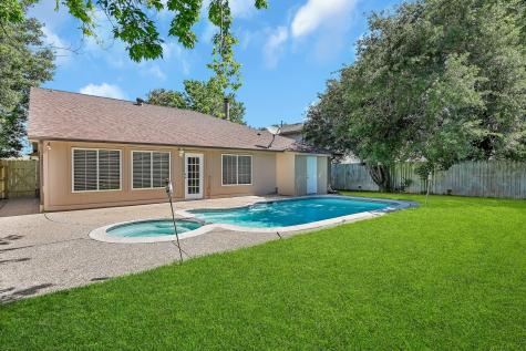 2910 Norwich Street Pearland TX 77584