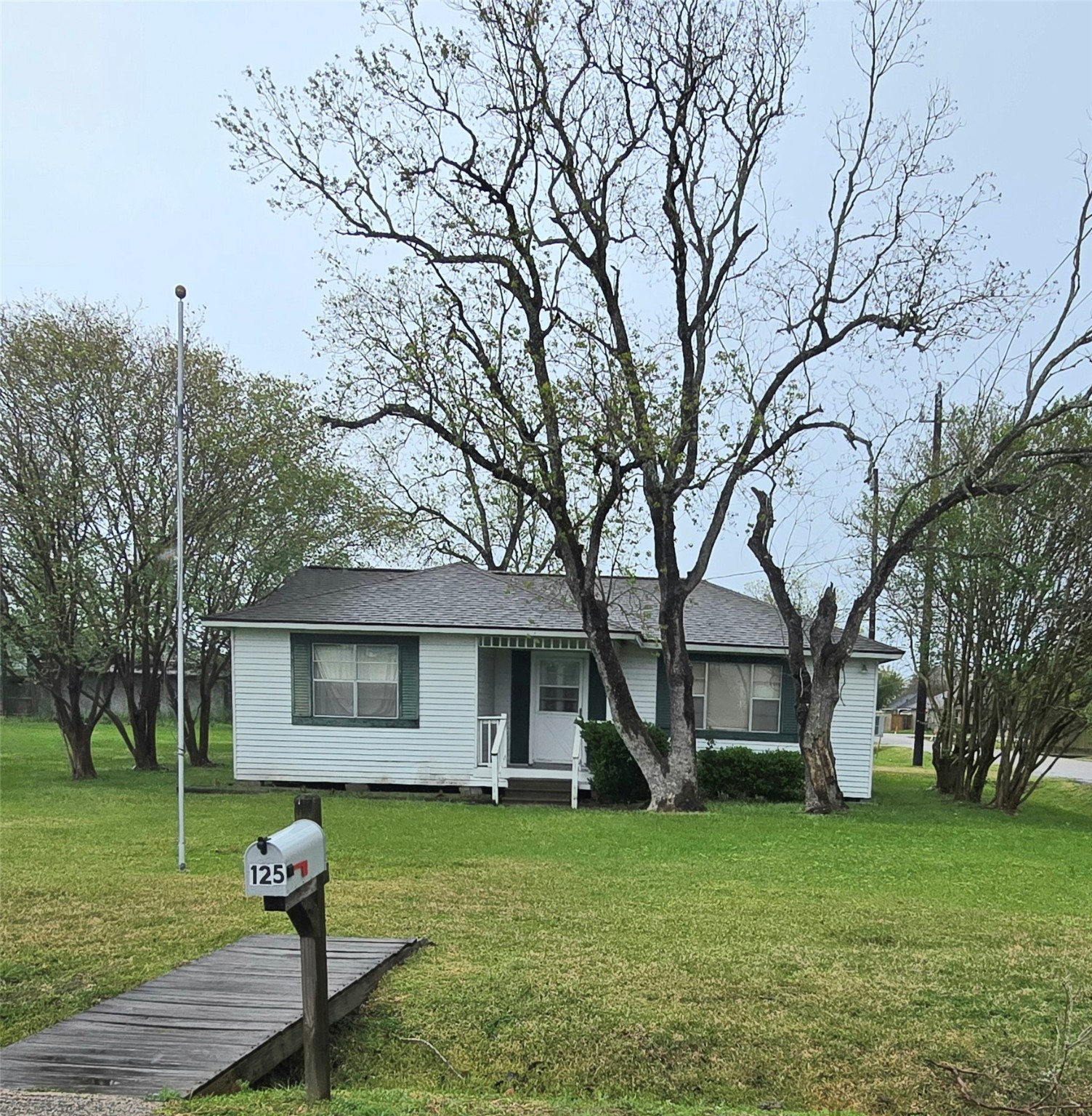125 S Nugent Street La Porte TX 77571