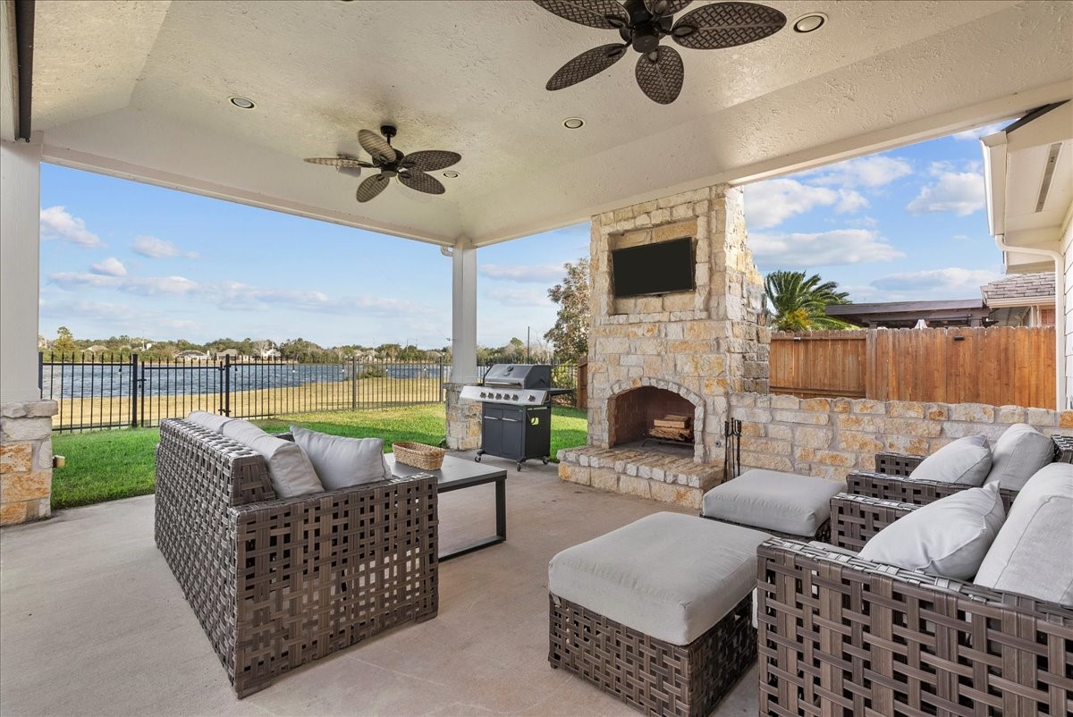 3284 Gladewater Lane League City TX 77573