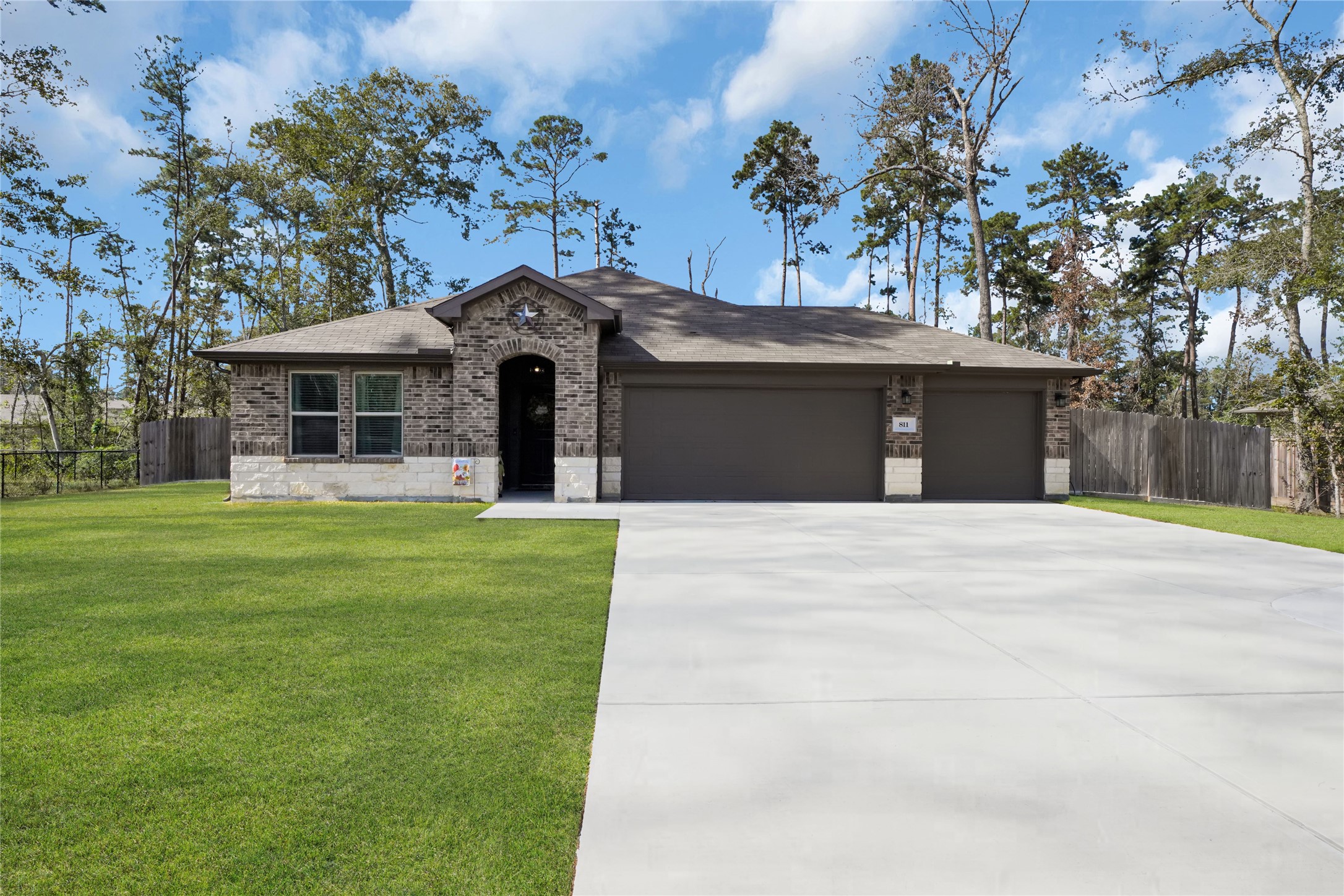 811 Forest View New Caney TX 77357
