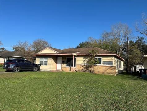 1703 S Park Drive Alvin TX 77511