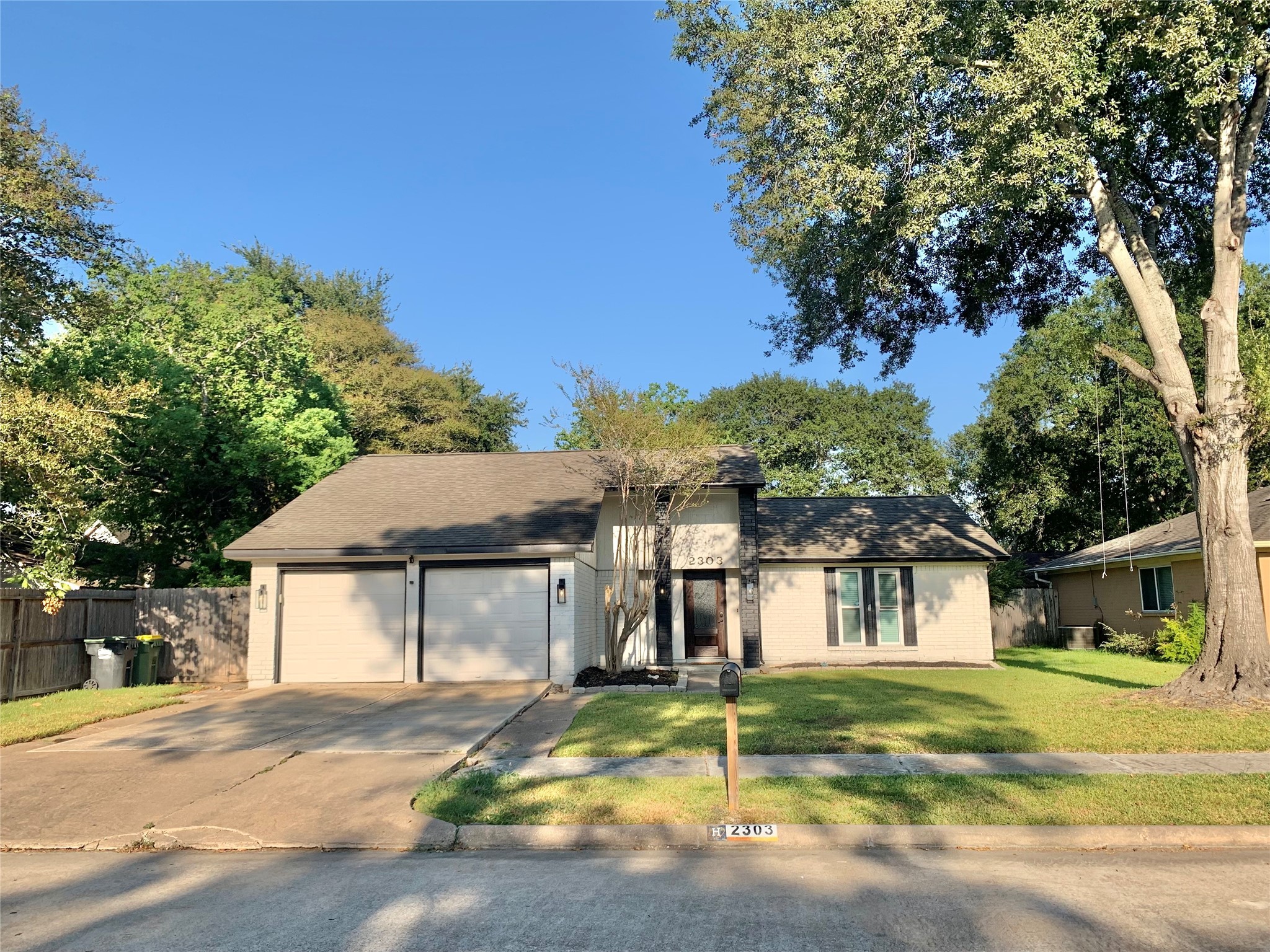 2303 Meadow Green Drive Pearland TX 77581