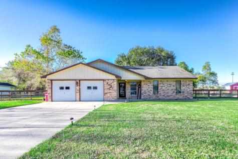 2021 County Road 966 Alvin TX 77511