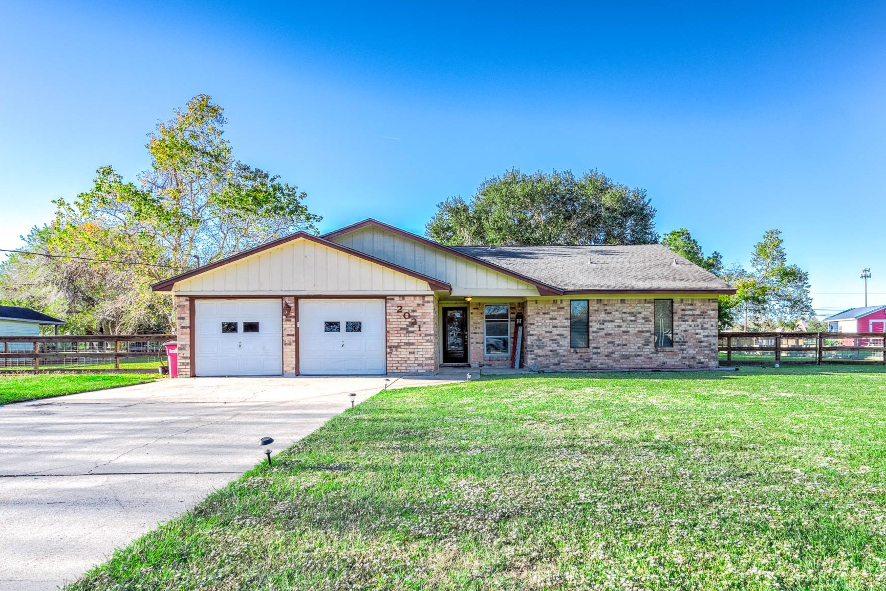 2021 County Road 966 Alvin TX 77511