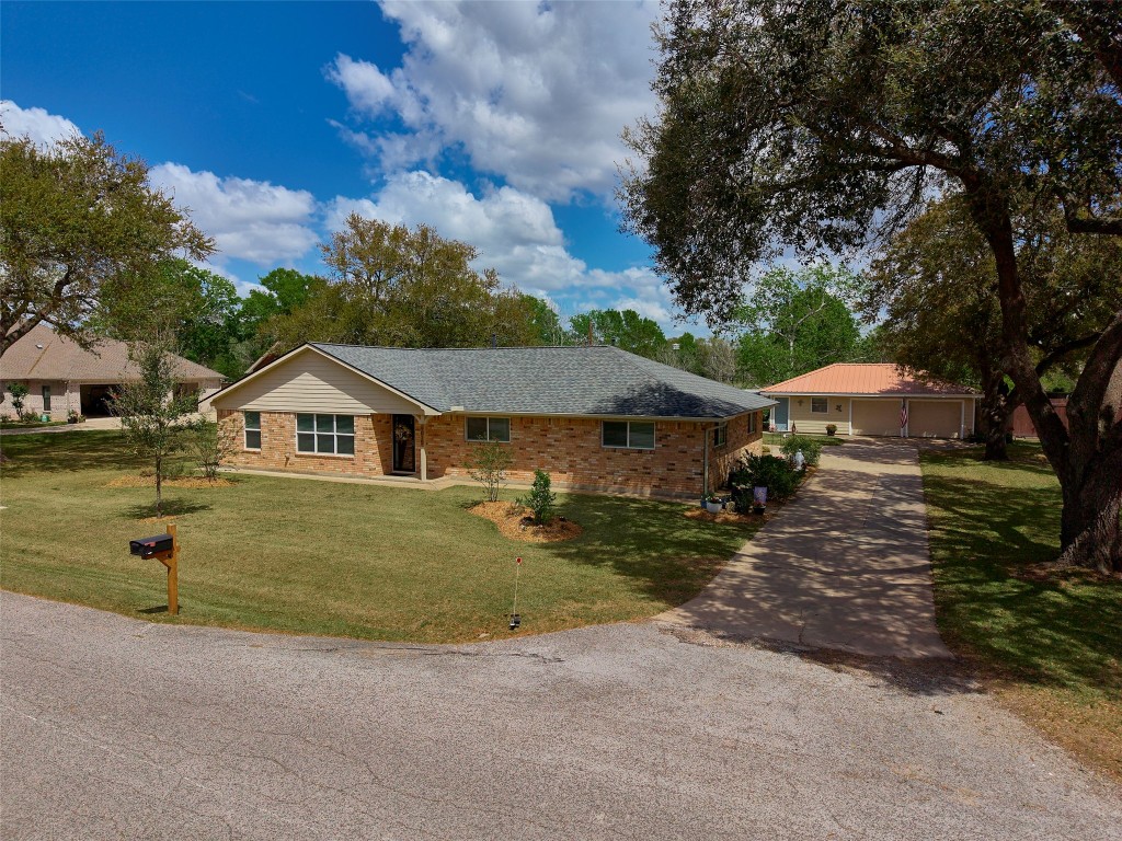 9015 Antonia Street Needville TX 77461