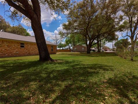 9015 Antonia Street Needville TX 77461