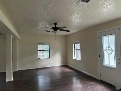 129 New York Avenue Lakehills TX 78063