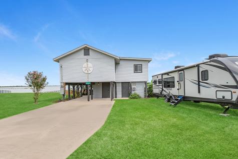 2622 W Bayshore Drive Palacios TX 77465