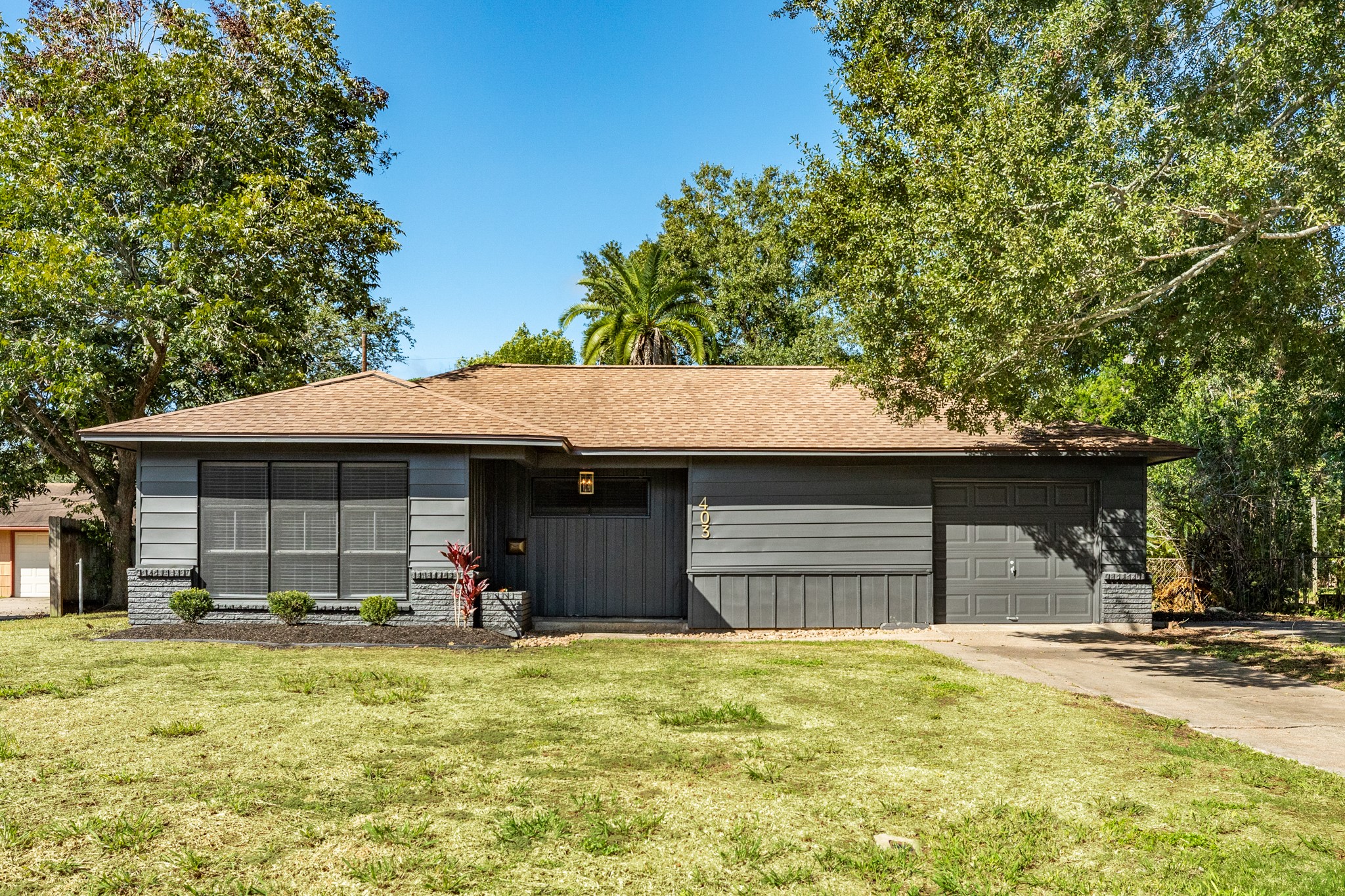 403 Poinsetta Street Lake Jackson TX 77566