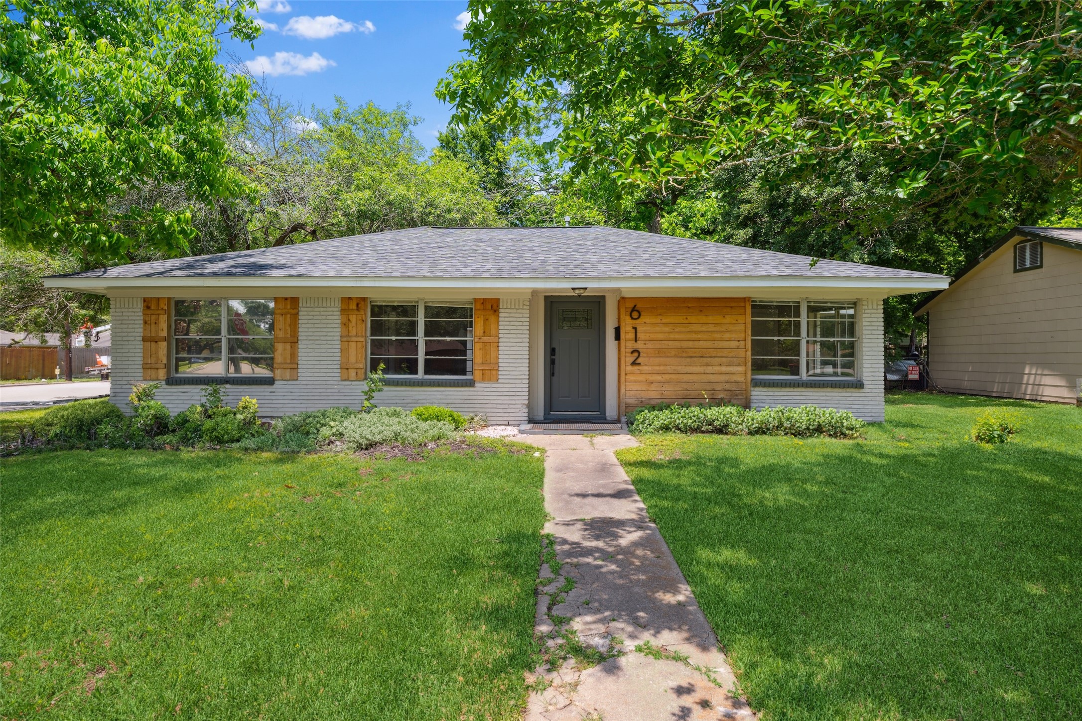 612 W Lobit Street Baytown TX 77520