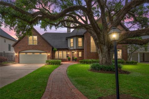 4604 Laurel Street Bellaire TX 77401