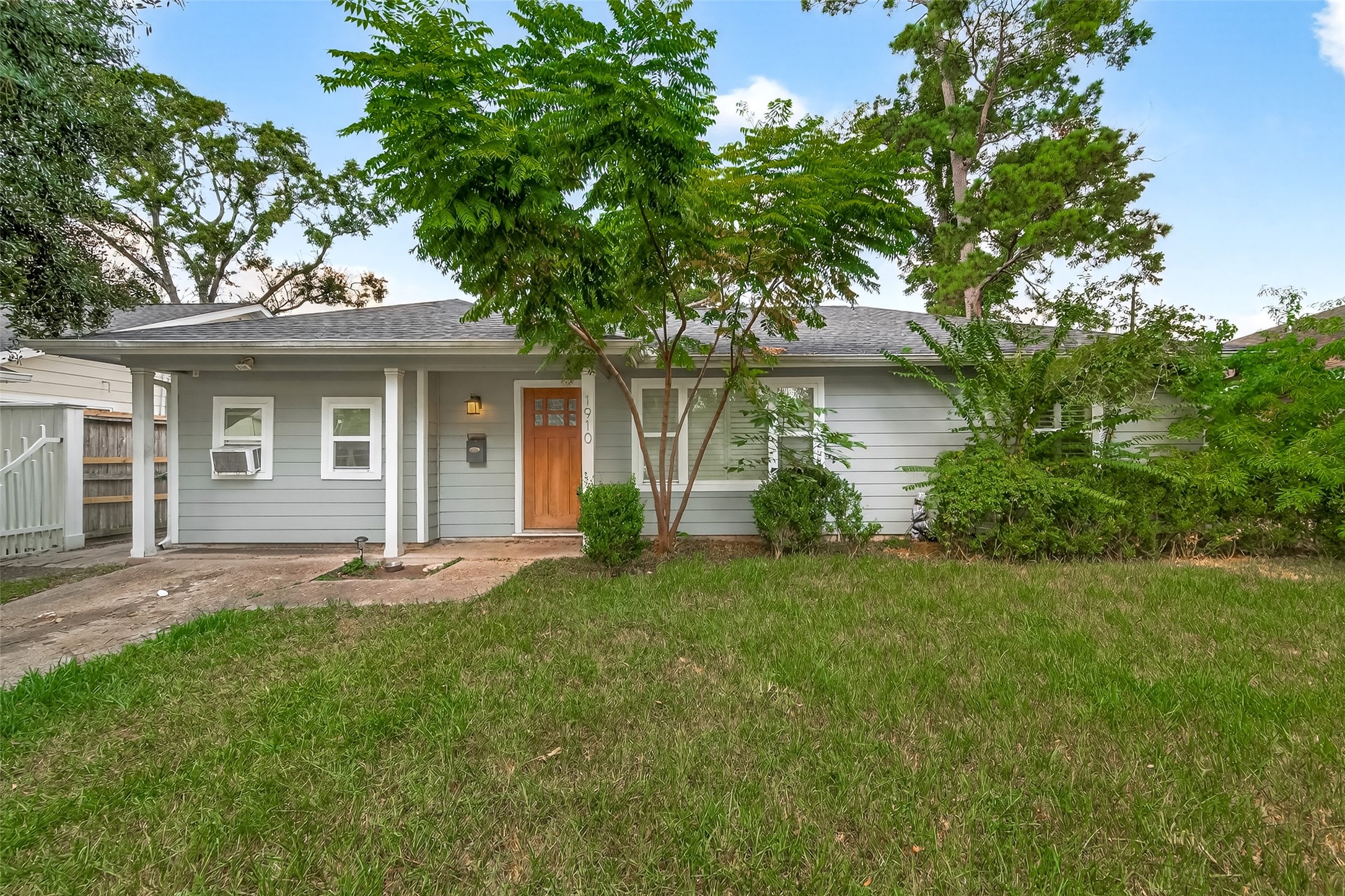 1910 Woodcrest Drive Houston TX 77018